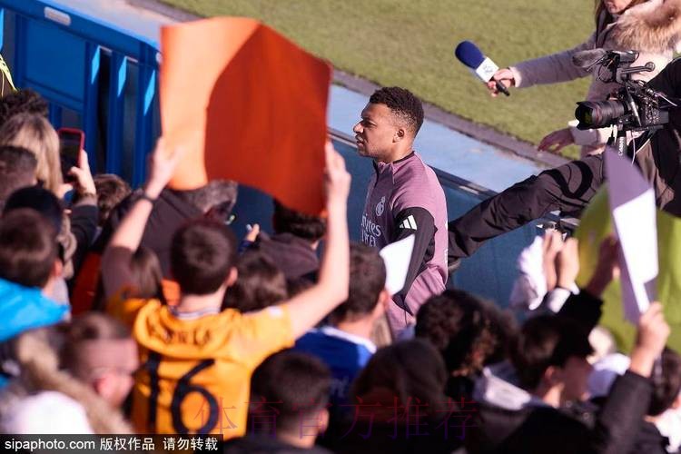 马卡:西班牙裁判准备联合抗议皇马 被足协叫停 马卡:西班牙裁判准备联合抗议皇马 被足协叫停